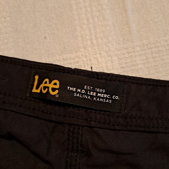 Lee men's black belted cargo shorts size 48, New - Picture 3 of 7